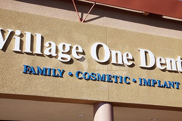 商場(chǎng)標(biāo)識(shí)